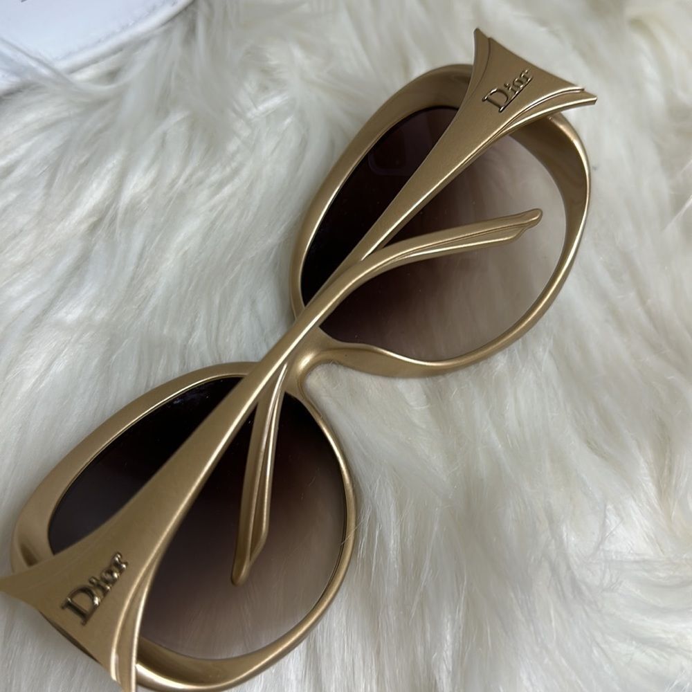 💯Authentic Dior Sunglasses with Case🍀 - Picture 3 of 15